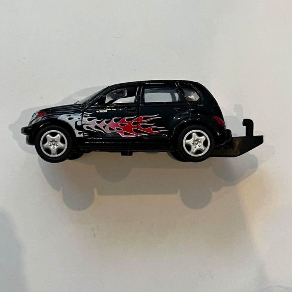 2001 Chrysler PT cruiser scale 1:43 diecast car With hitch